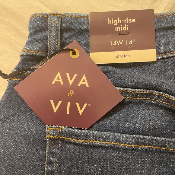 Ava & Viv High Rise Midi Stretch Jean Shorts Dark Wash Plus Size - Picture 5 of 8